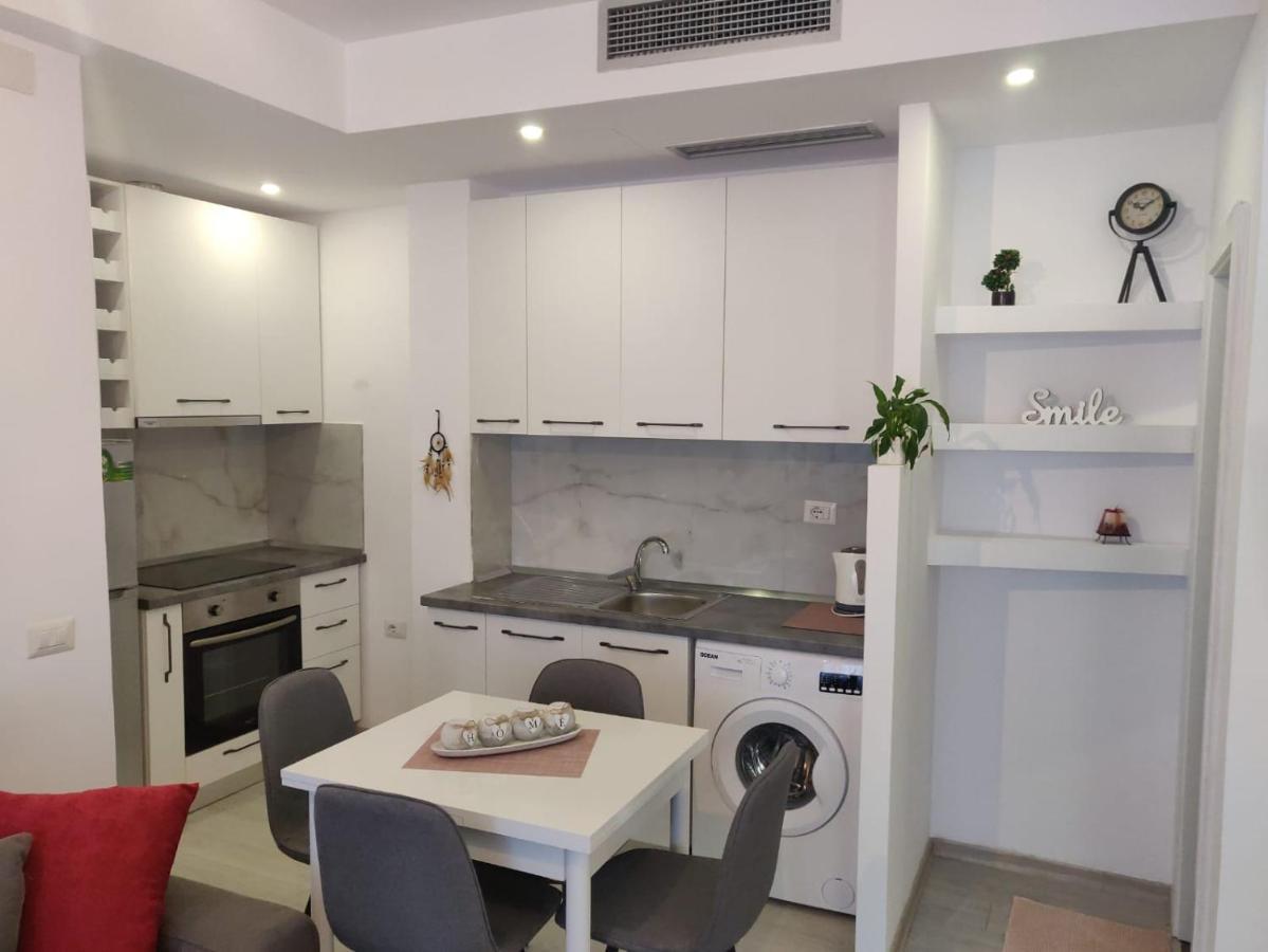 E&A Apartments Guesthouse Дуррес Екстер'єр фото